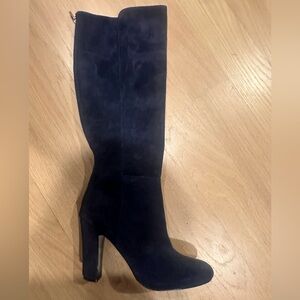 Vince CAMUTO blue suede boot with zipper back nwot